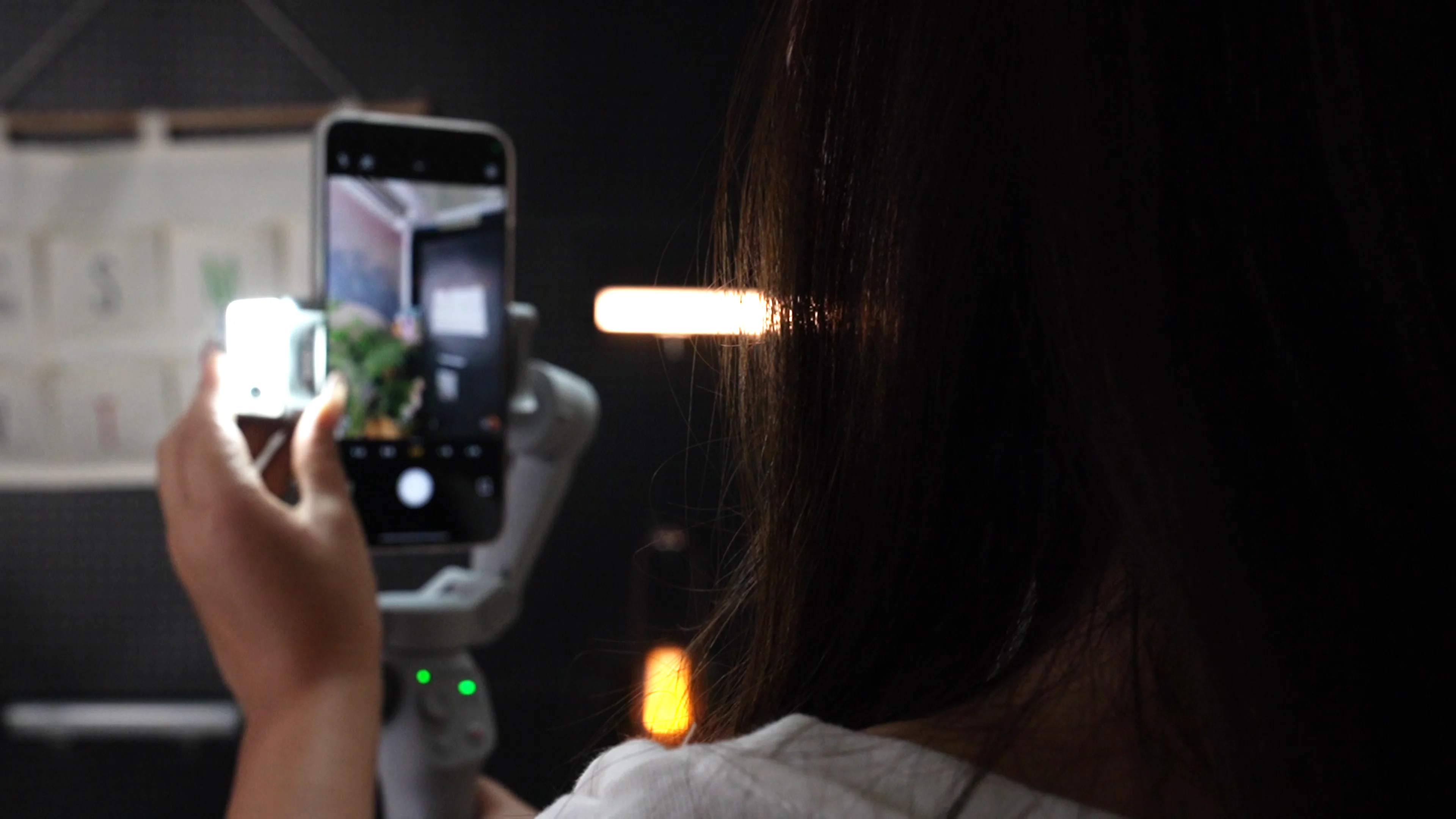 3-Color Beauty Fill LightLighting Control at Your Fingertips